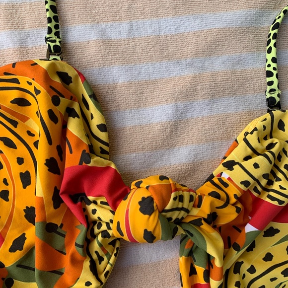 It’s Now Cool The Knot Bandeau Top - Picture 4 of 14